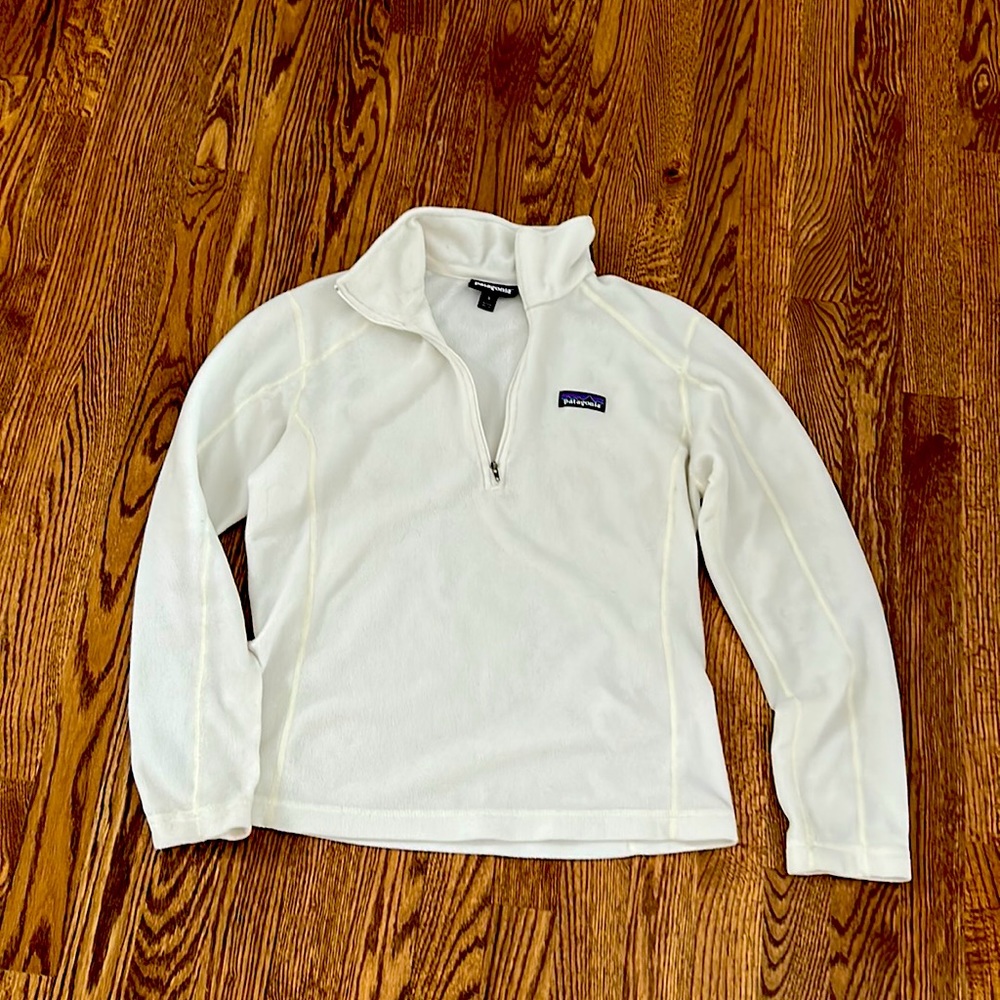 Patagonia woman’s small white 1/4 zip fleece
